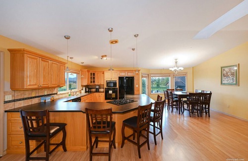 Langley Apartment | Fort Wine Burrow: Entire Private Estate Home