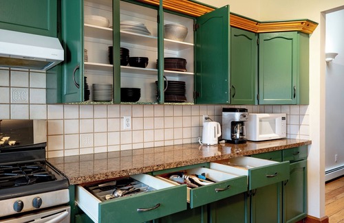 Langley House | Fort Wine Manor: 10 Guest Rental Home