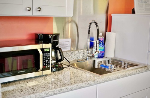 Terlingua House | Fossil Knob Ridge -Quicksilver: Ultra Modern Container Home