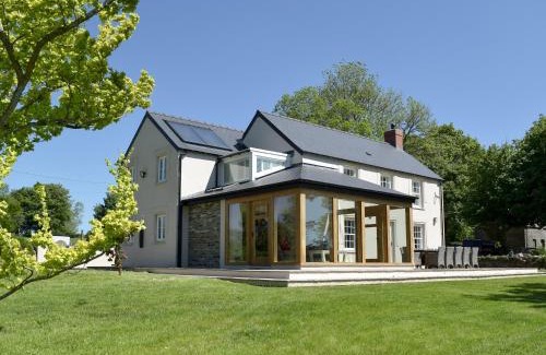 Eglwyswrw House | Fountain Hill