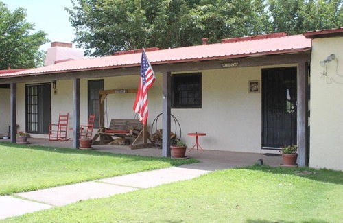 Portal House | Four Bar Cottages: The Hacienda