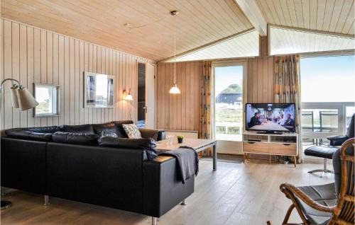 Bjerregard Strand House | Four-Bedroom Holiday Home In Hvide Sande