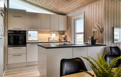 Bjerregard Strand House | Four-Bedroom Holiday Home In Hvide Sande