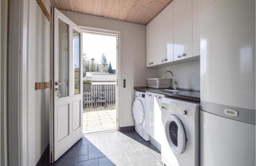 Hvidbjerg Strand House | Four-Bedroom Holiday Home In Borkop