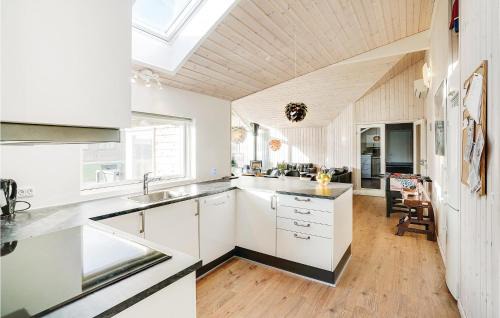 Saksild Strand House | Four-Bedroom Holiday Home In Odder