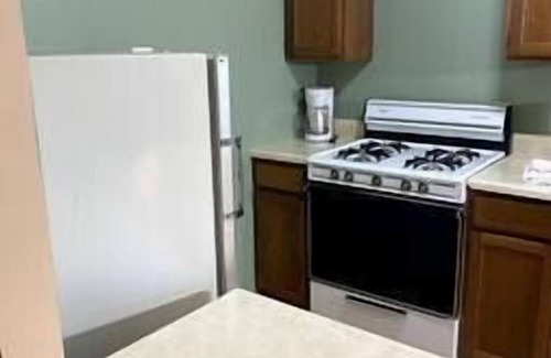 Golconda House | Four Bedroom Relaxing Bungalow w/Two Full Kitchens!