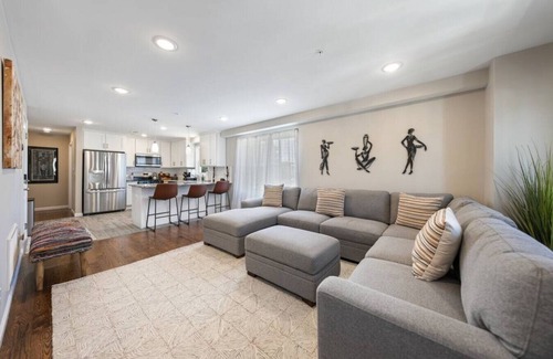 Newark House | Four bedroom townhouse in United States of America, Newark