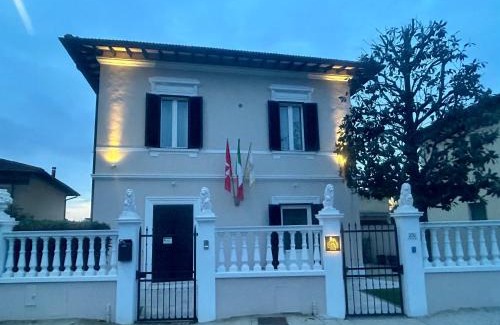 Pisa House | FOUR LIONS VILLA GUESTHOUSE