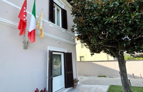 Pisa House | FOUR LIONS VILLA GUESTHOUSE