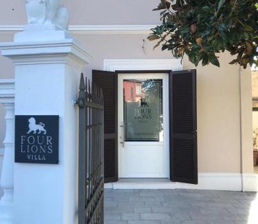 Pisa House | FOUR LIONS VILLA GUESTHOUSE