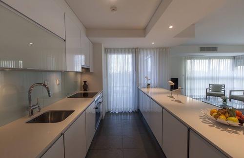 Carvalhal Hotel | Four Modern 2BR Apts by Marina w/River Views & Free Parking, Near Golf Academy