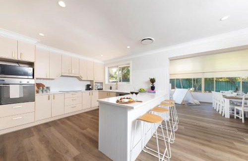 Forster House | Four Palms Forster Luxe Spacious Pet Friendly