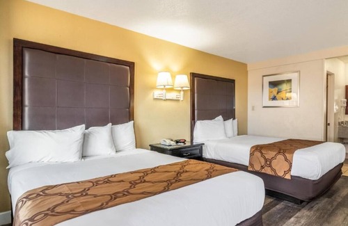 Flagstaff Hotel | Four Rooms | Complimentary Continental Breakfast | Near Historic Downtown
