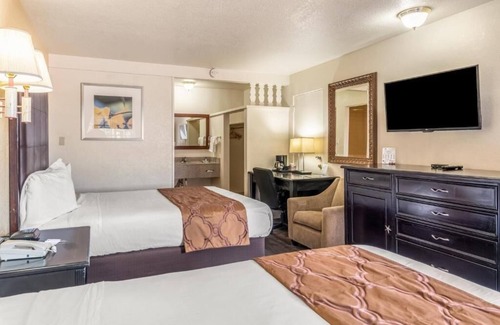 Flagstaff Hotel | Four Rooms | Complimentary Continental Breakfast | Near Historic Downtown
