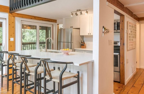 Burnt River Cottage | Four Season Lake Front Cottage
