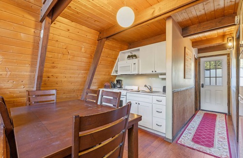 June Lake Cabin | Four Seasons Cabin 3 with Sierra views