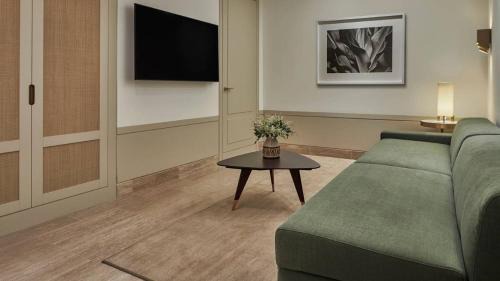 Surfside Hotel | Four Seasons Hotel at The Surf Club