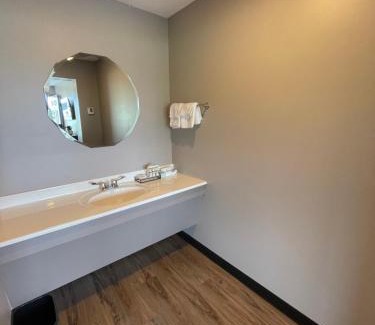 Gallipolis Ferry Hotel | Four Seasons Inn