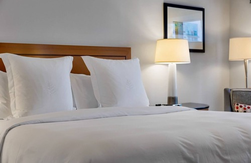 Brickell Hotel | Four Seasons Miami 1br Suite