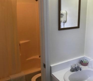 Twin Mountain Hotel | Four Seasons Motor Inn