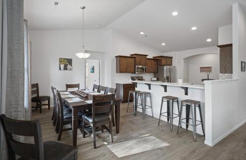 Oregon Water Wonderland House | Four Seasons Retreat