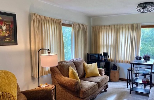 Logan Bed & Breakfast | Four Seasons Suite (Hocking Hills)