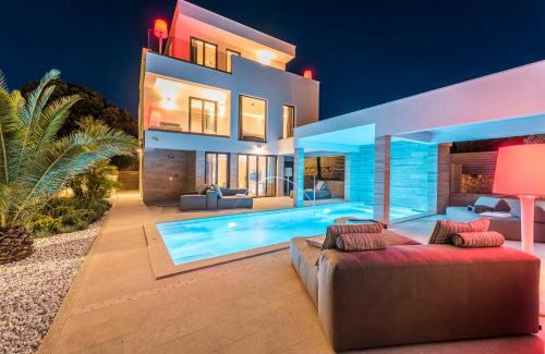 Vrsi Villa | Four Seasons Vrsi Villas, Zadar - Heated Pool & Jacuzzi