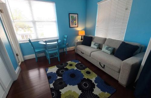 Downtown Apartment | Four Suites on Duval Street w parking and pool
