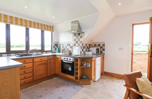 Kibworth Beauchamp Cottage | FOURWAYS LOFT, romantic, character holiday cottage in Kibworth