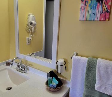 Max Meadows Hotel | Fox Mountain Inn