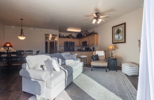 Kimball Junction Condo | Fox Point H5 In the Heart of New Park
