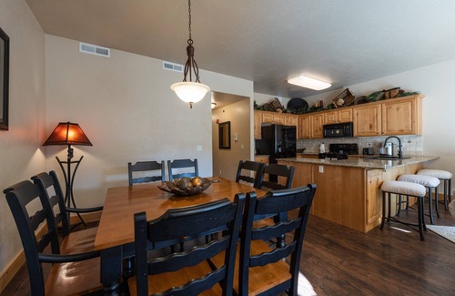 Kimball Junction Condo | Fox Point H5 In the Heart of New Park