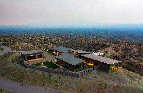 Fort McDowell House | Fox Suite - Downtown Views - 12 South