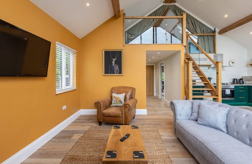 Pickering Cottage | FOXES DEN, pet friendly, with hot tub in Thornton Dale