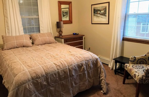 Wayne County House | Foxlake Farm Guest Suite