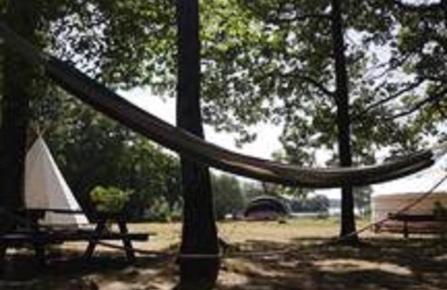 Eclaron-Braucourt-Sainte-Liviere RV Rental | Tipi Dans la Clairière au Bord du Lac Du Der