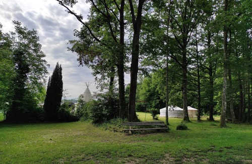 Eclaron-Braucourt-Sainte-Liviere RV Rental | Tipi Dans la Clairière au Bord du Lac Du Der
