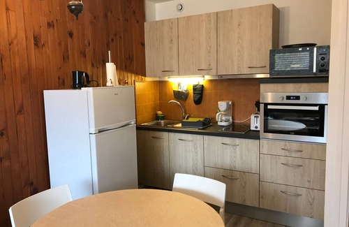 Besse-et-Saint-Anastaise Apartment | Central apartment in Super Besse, 2 bedrooms, near slopes