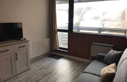 Besse-et-Saint-Anastaise Apartment | Central apartment in Super Besse, 2 bedrooms, near slopes