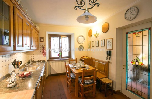 Castelnuovo di Garfagnana Villa | Friends of Tuscany 5 bedroomed villa with private pool and Wi-Fi