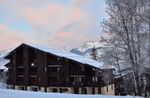 Montchavin Apartment | Cozy 6-pers duplex 150m from slopes with free parking, balcony, raclette and fondue appliances