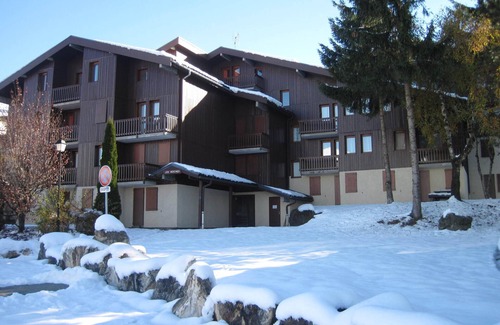 Montchavin Apartment | Cozy apartment near slopes with fireplace