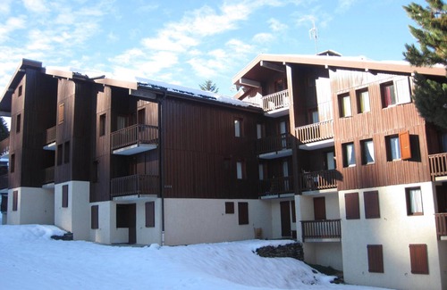 Montchavin Apartment | Cozy apartment near slopes with fireplace