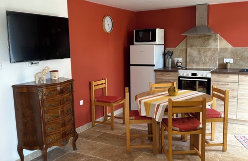 Saint-Felix-de-Reillac-et-Mortemart House | Gîte du pigeonnier with swimming pool Périgord noir Les hirondelles 4 people