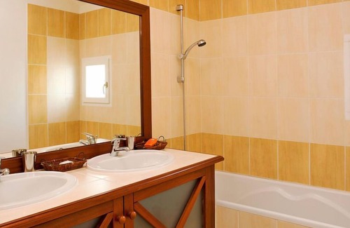 L'Aiguillon-sur-Vie House | Le Domaine de Fontenelles by Interhome