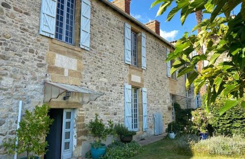 Saint-Martin-Lars-en-Sainte-Hermine House | Le Vieux Château de Saint Martin-Lars