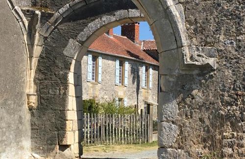 Saint-Martin-Lars-en-Sainte-Hermine House | Le Vieux Château de Saint Martin-Lars