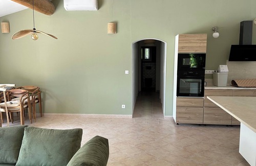 Saint-Maximin-la-Sainte-Baume Villa | Sous les Oliviers, Villa 6 Personnes Tranquille, Climatisée, Piscine Privée