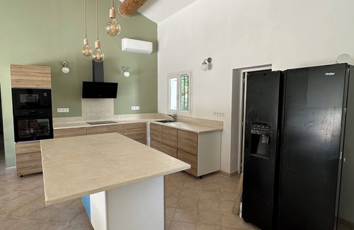 Saint-Maximin-la-Sainte-Baume Villa | Sous les Oliviers, Villa 6 Personnes Tranquille, Climatisée, Piscine Privée