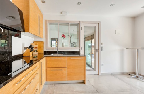 Saint-Maximin-la-Sainte-Baume House | Villa Rougiers - Maison climatisée avec piscine